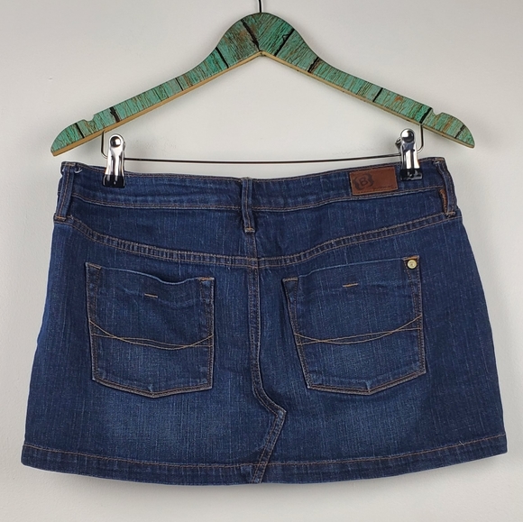 Bullhead Dark Wash Mini Denim Skirt Sz 11 - Picture 5 of 5